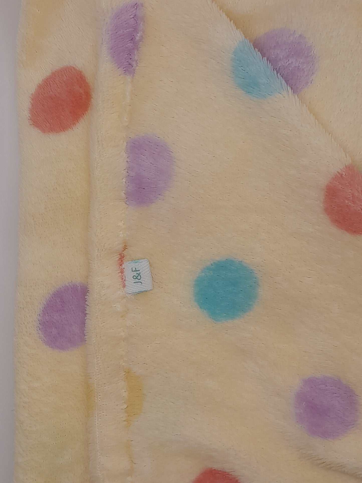J&F Fleece Dekentje – Lentefleece Pastel Stippen