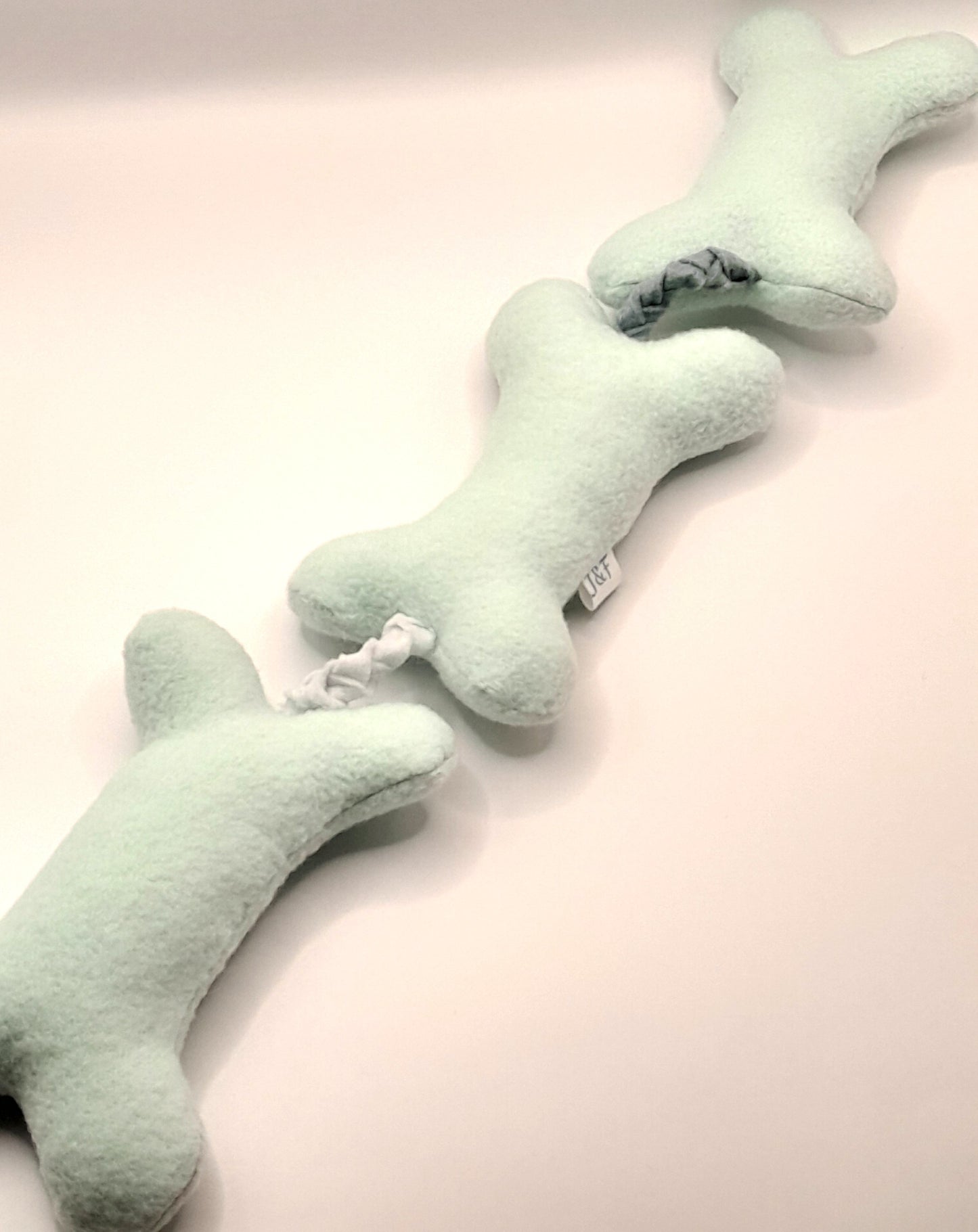 Knuffelketting – Mint - Pluchen hondenspeeltje in 4 maten (XS-L)