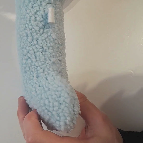 Blauw hondenspeeltje van Judith & Florent om te knuffelen en te dragen